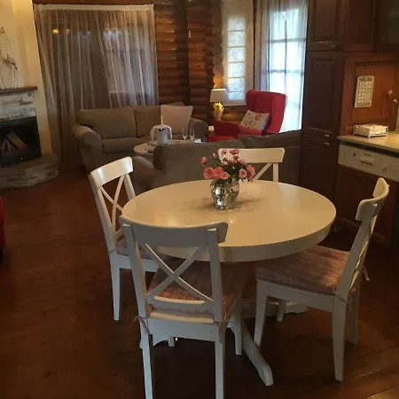 Anti Onirou Nyaraló *